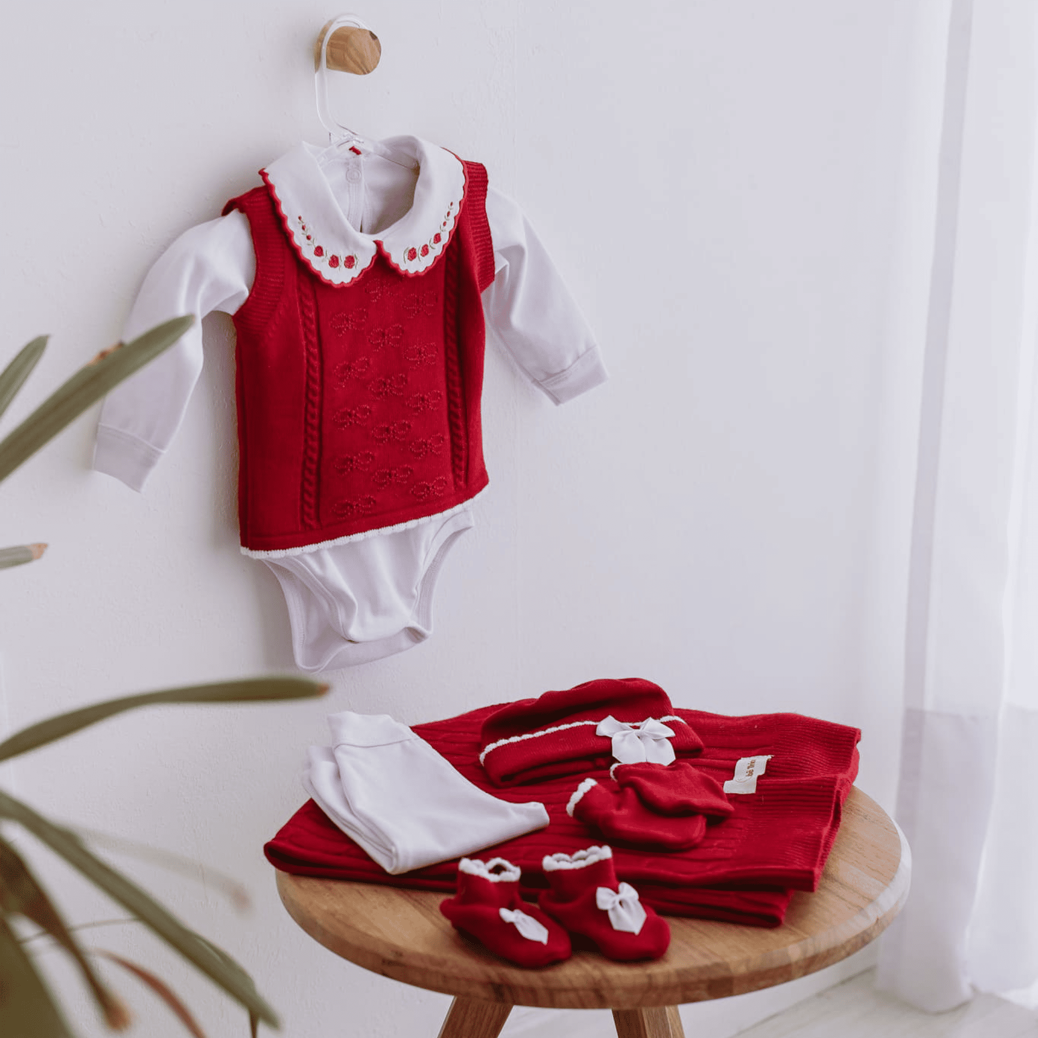 Saída de Maternidade Feminina – Conjunto Abraço | 7 Peças Exclusivas