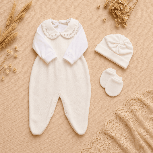 Conjunto Jardineira, Body, Luva e Touca - Feminino