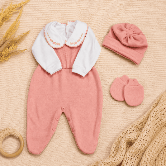 Conjunto Jardineira, Body, Luva e Touca - Feminino